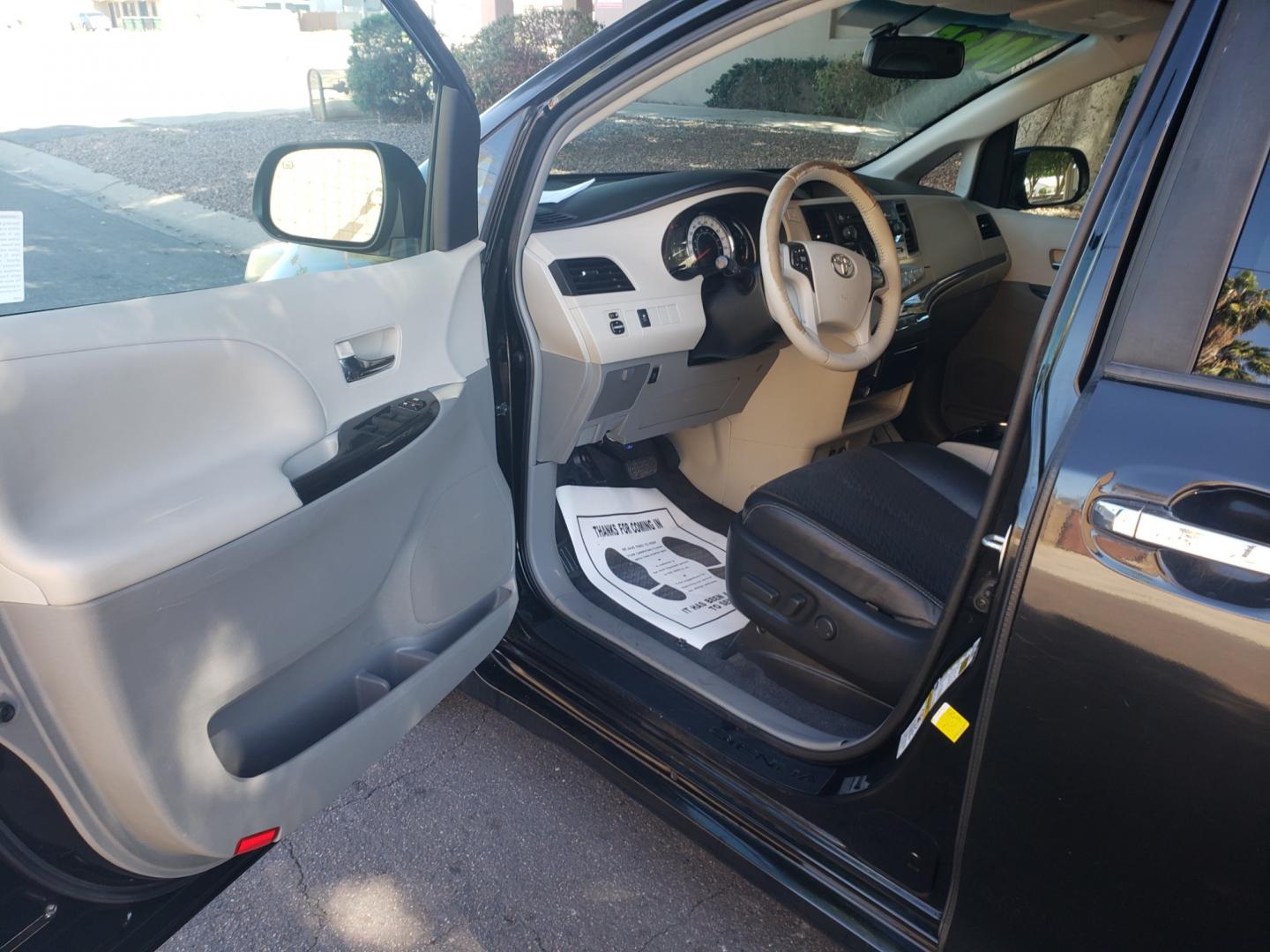 2013 /gray and black Toyota Sienna SE (5TDXK3DC9DS) with an 3.5L V6 DOHC 24V engine, 5-Speed Automatic transmission, located at 323 E Dunlap Ave., Phoenix, AZ, 85020, (602) 331-9000, 33.567677, -112.069000 - 2013 Toyota Sienna SE,....EXCELLENT condition,..... A Real Must See!!.... No accidents, Clean inside and out, Power everything, Ice cold ac, Third row seating, Rear ac second and third seats, Clean Gray and black interior with black cloth seats in near perfect condition and the van is gorgeous. Ster - Photo#8